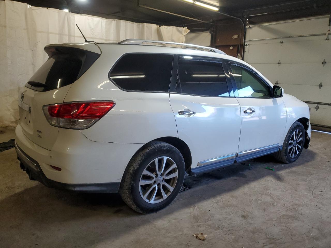 2016 Nissan Pathfinder S - Image 3
