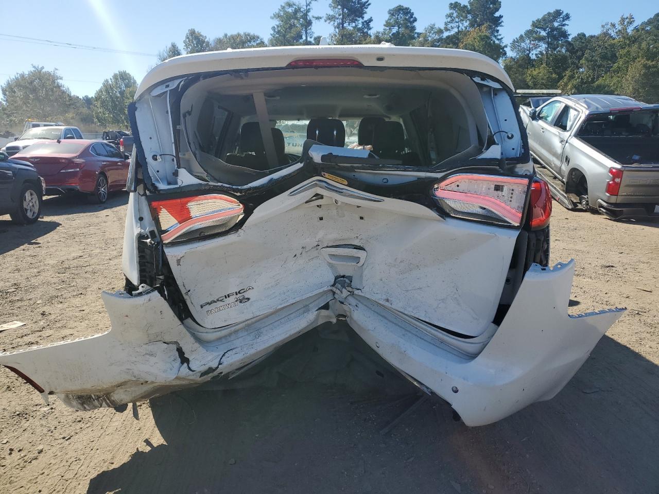 2018 Chrysler Pacifica Touring L - Фото 6