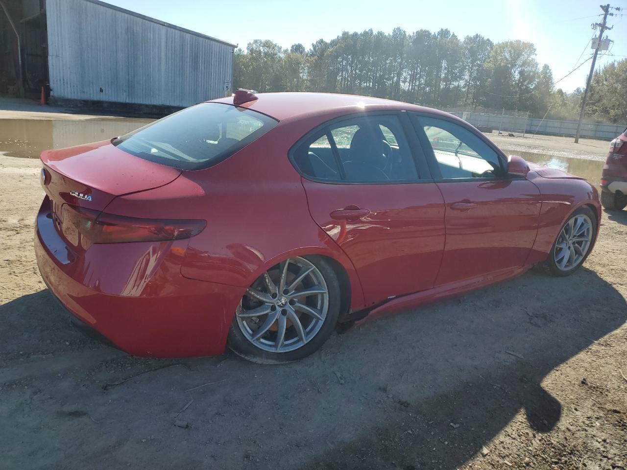 2022 Alfa Romeo Giulia - Фото 3