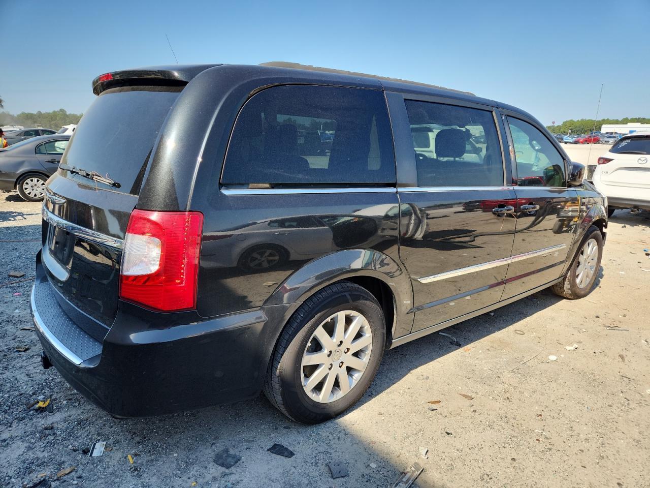 2013 Chrysler Town & Country Touring - Фото 3