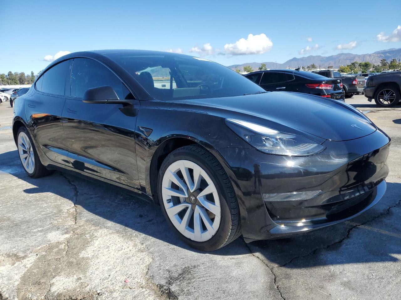 2023 Tesla Model 3 - Фото 4