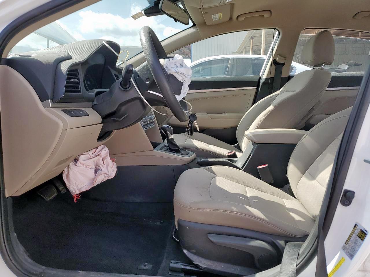 2020 Hyundai Elantra Se - Image 7