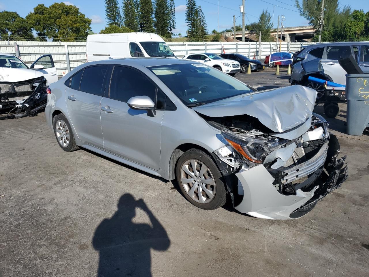 2021 Toyota Corolla Le - Фото 4