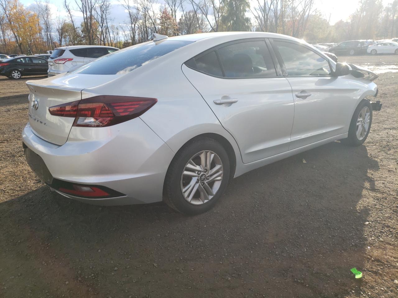 2019 Hyundai Elantra Sel - Image 3