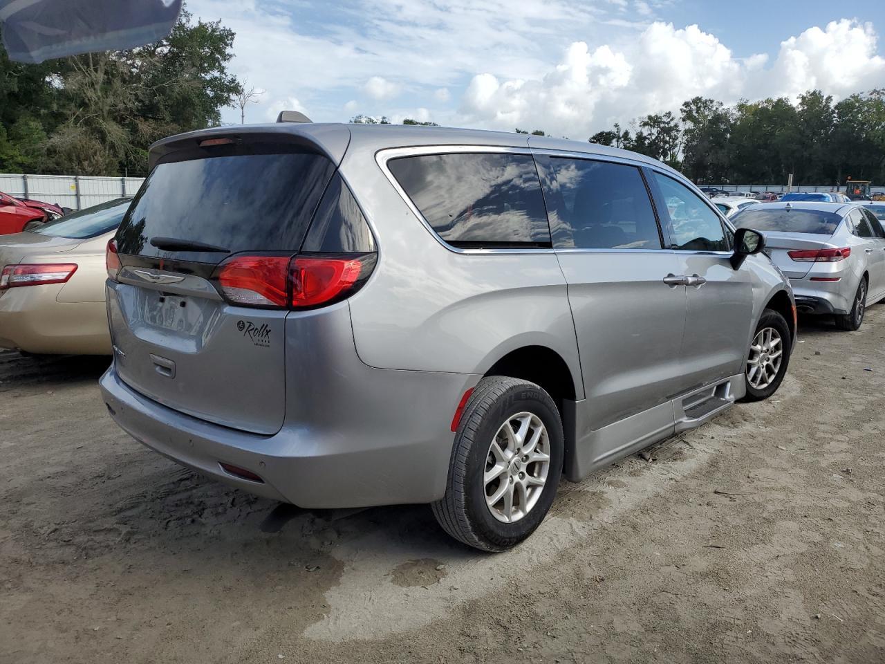 2021 Chrysler Voyager Lx - Image 3