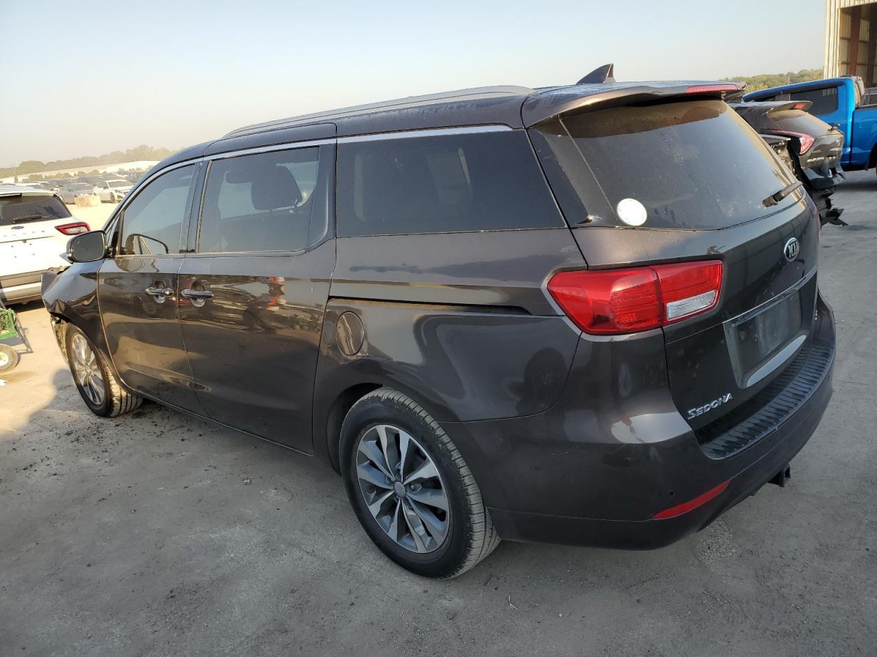 2016 Kia Sedona Ex - Фото 2