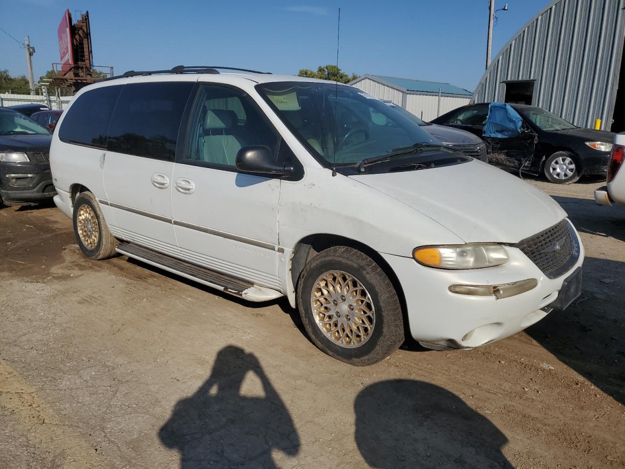 1998 Chrysler Town & Country Lxi - Фото 4