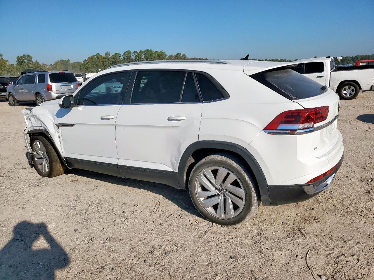 2020 Volkswagen Atlas Cross Sport Se - Image 2