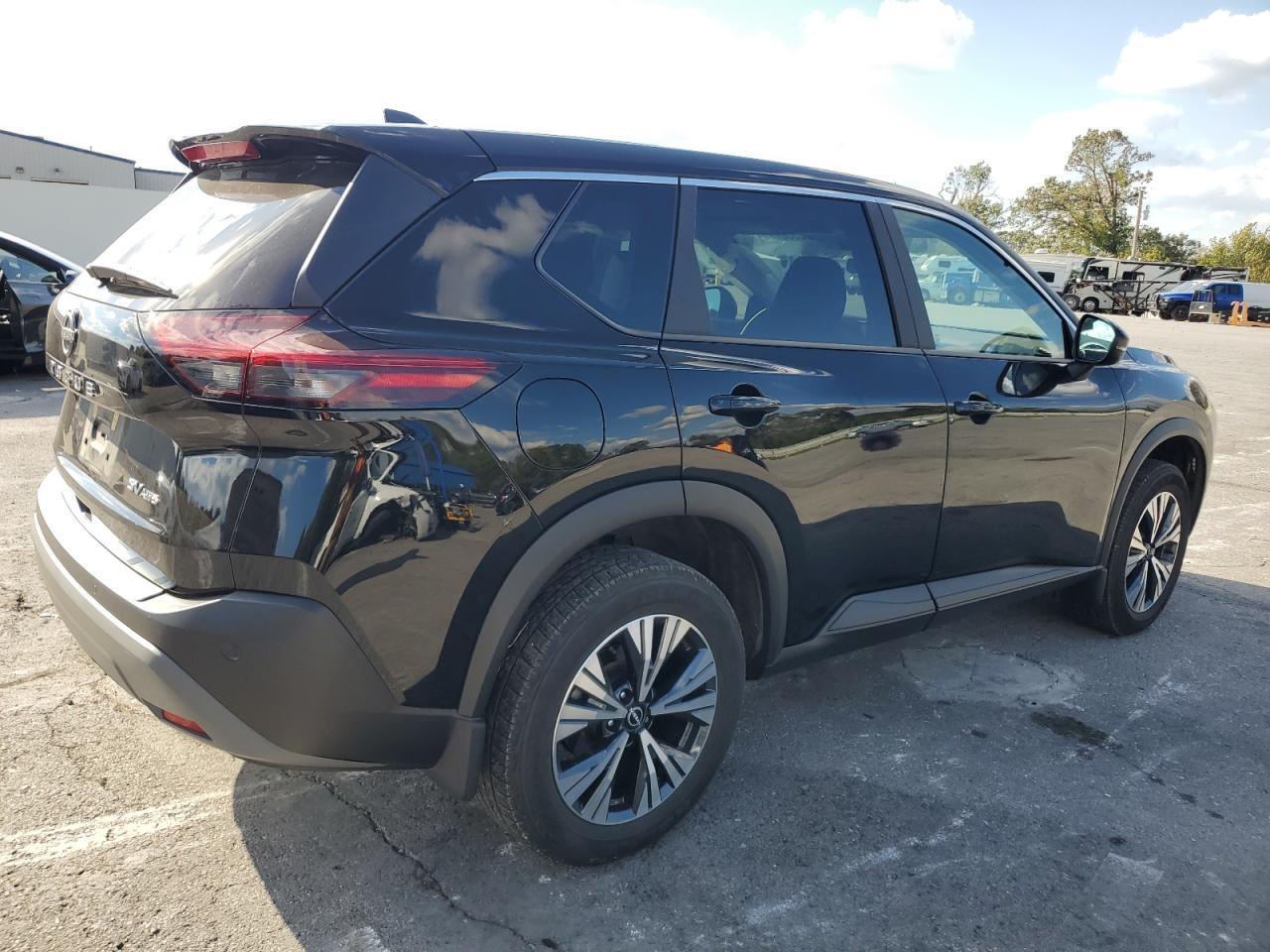 2023 Nissan Rogue Sv - Image 3