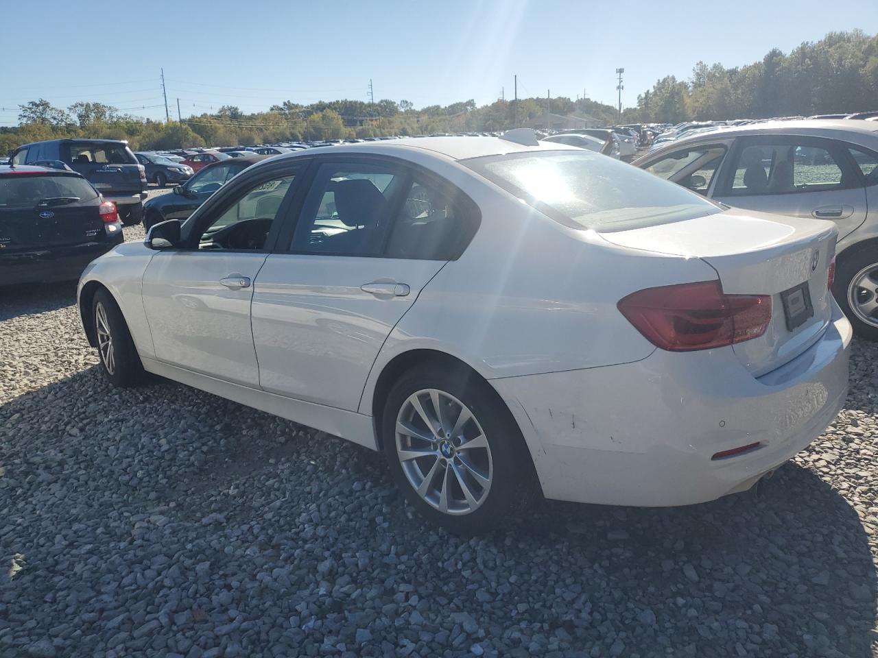 2016 BMW 320 I - Image 2