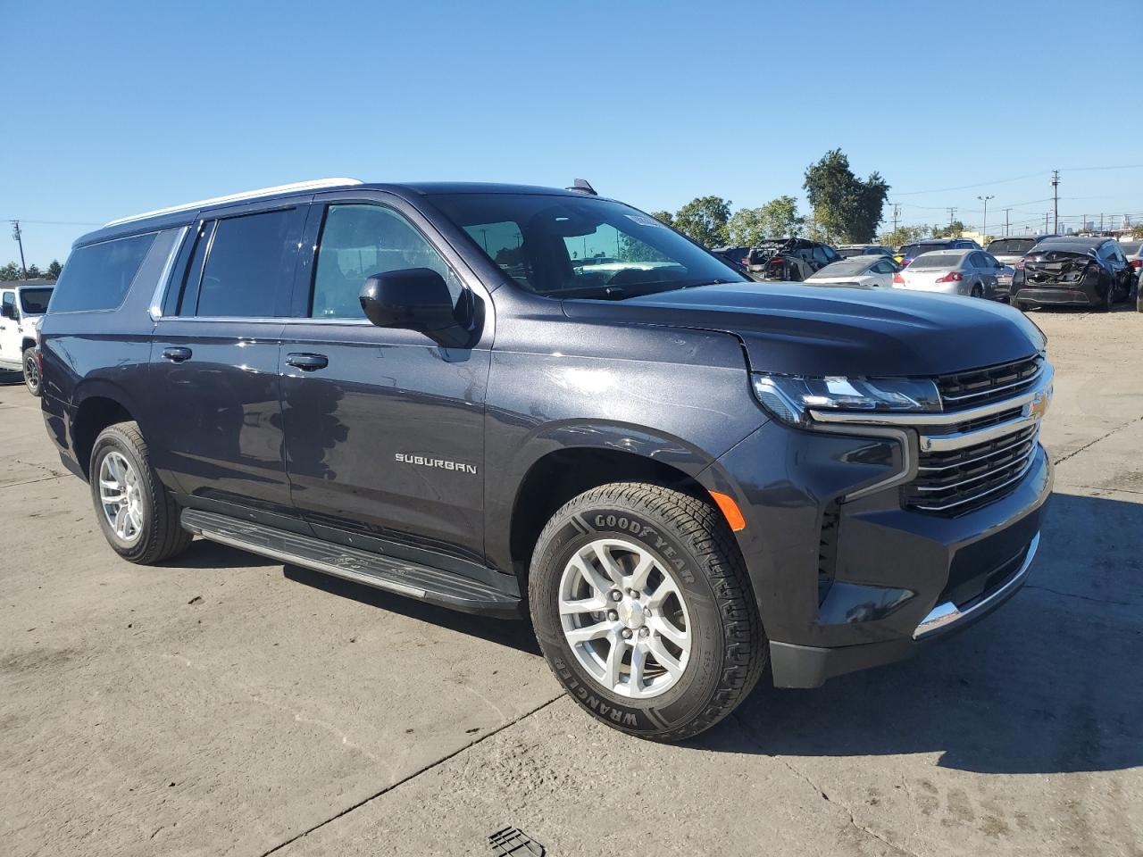 2023 Chevrolet Suburban C1500 Lt - Image 4