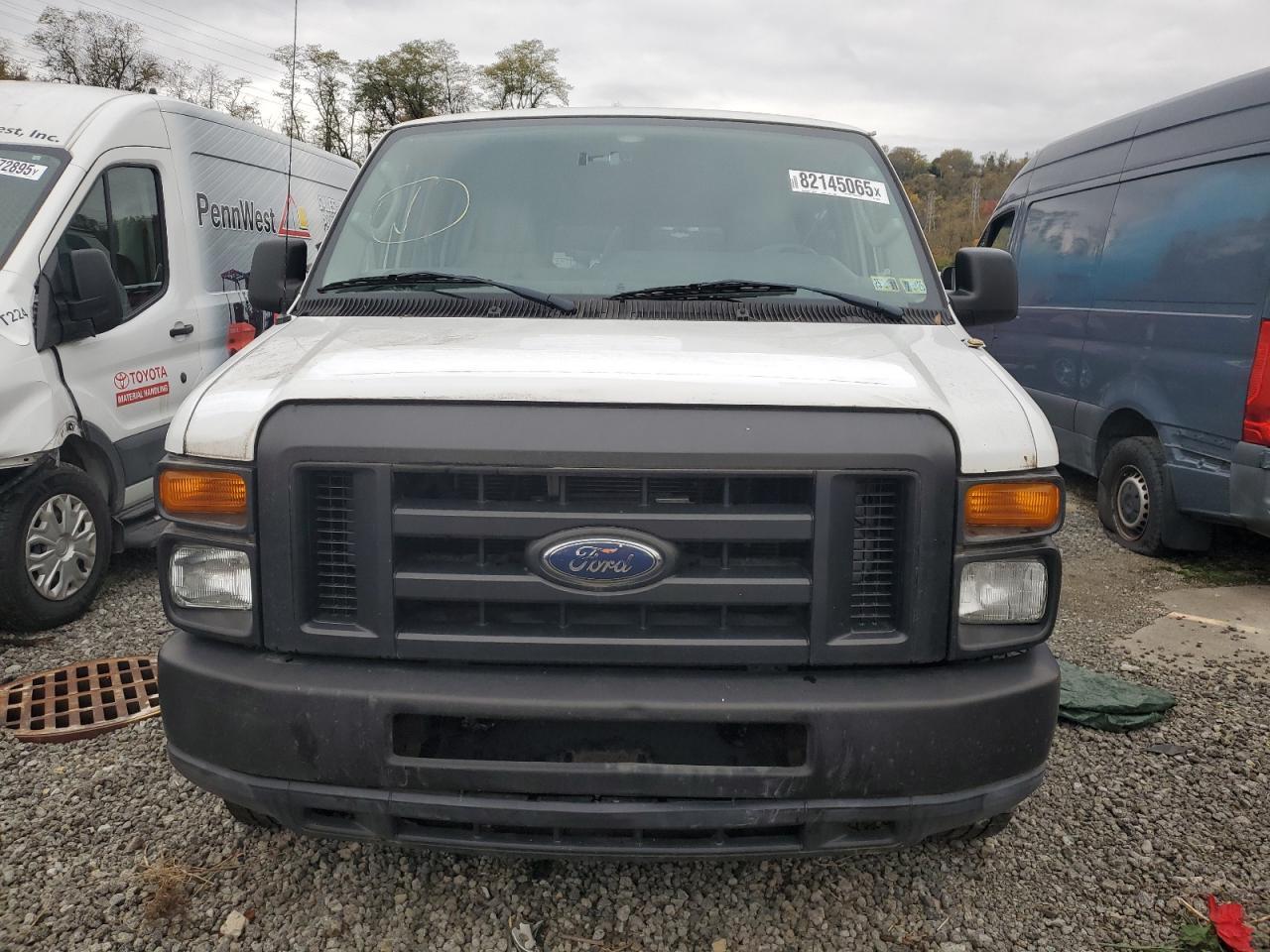 2012 Ford Econoline E250 Van - Фото 5