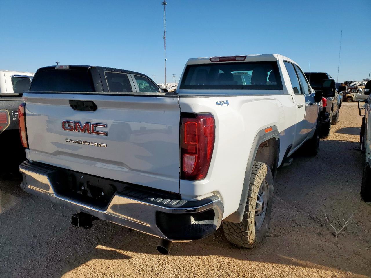 2023 GMC Sierra K2500 Heavy Duty - Image 3