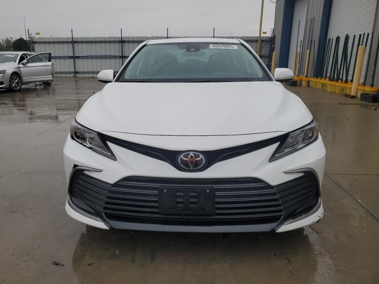 2023 Toyota Camry Le - Image 5
