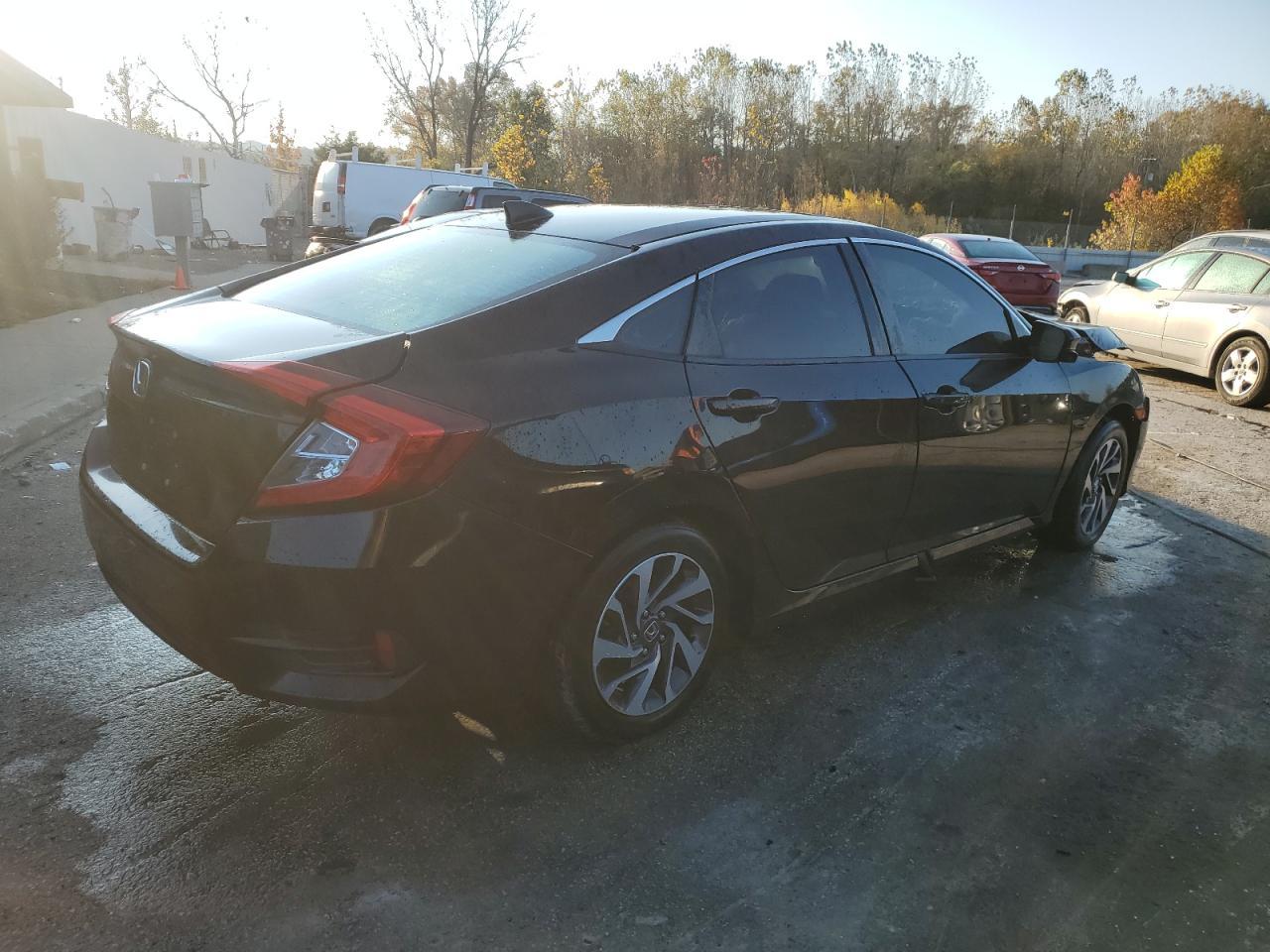 2018 Honda Civic Ex - Image 3