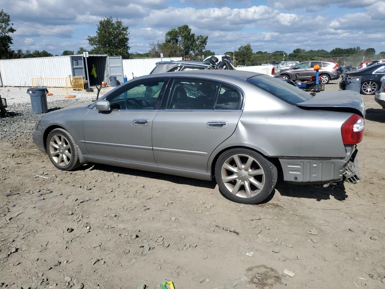2002 Infiniti Q45 - Image 2