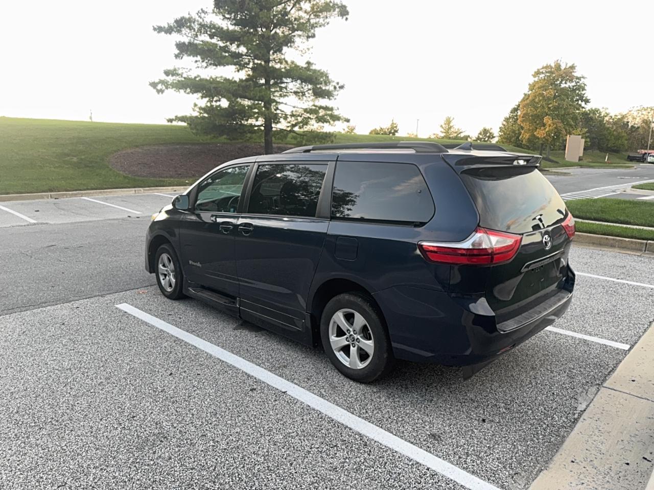 2018 Toyota Sienna Le - Фото 3