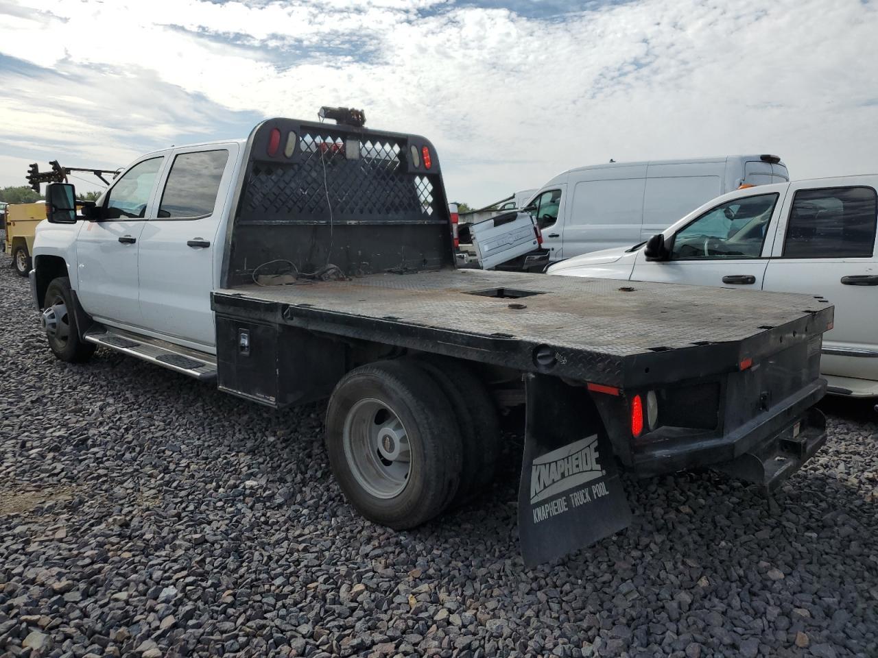 2015 Chevrolet Silverado K3500 - Image 2