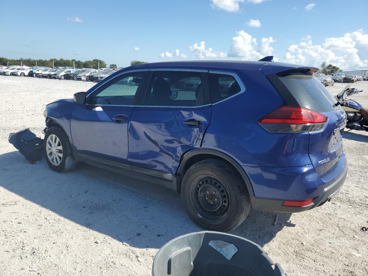 2017 Nissan Rogue S - Фото 2