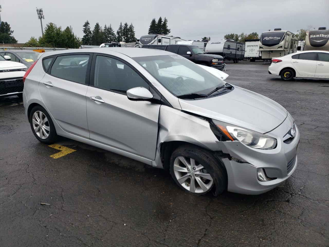 2013 Hyundai Accent Gls - Фото 4