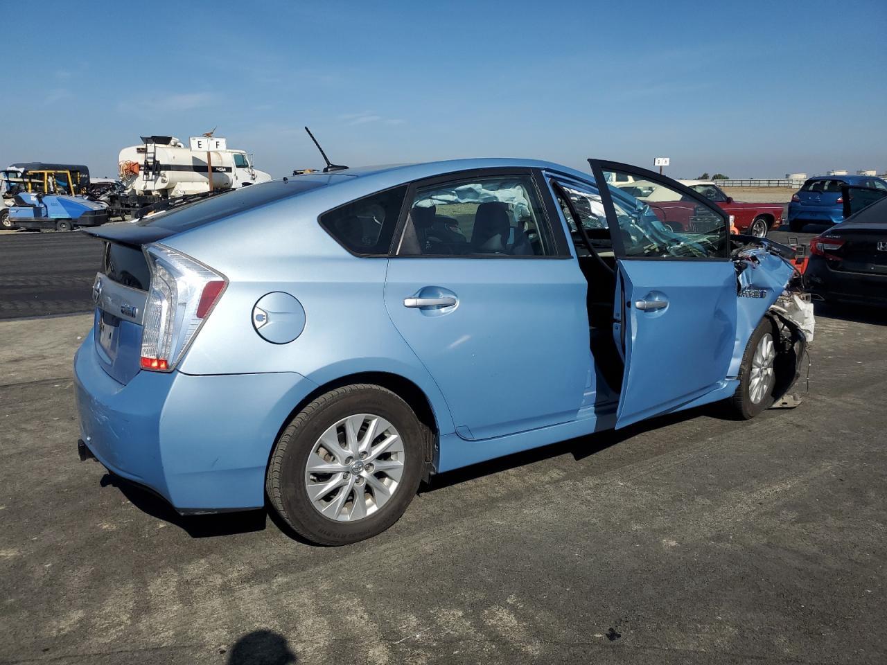2013 Toyota Prius Plug-In - Image 3