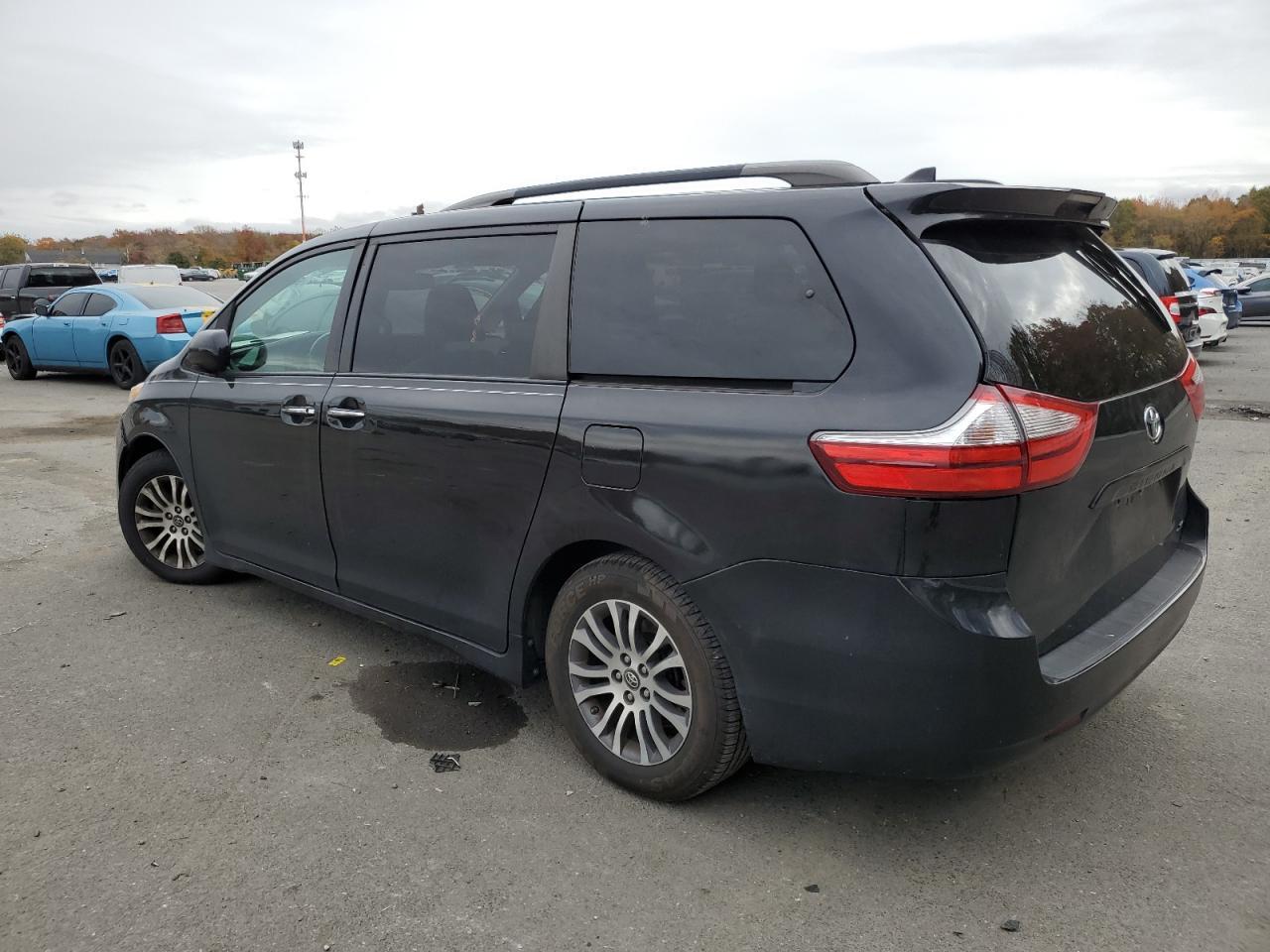 2019 Toyota Sienna Xle - Фото 2