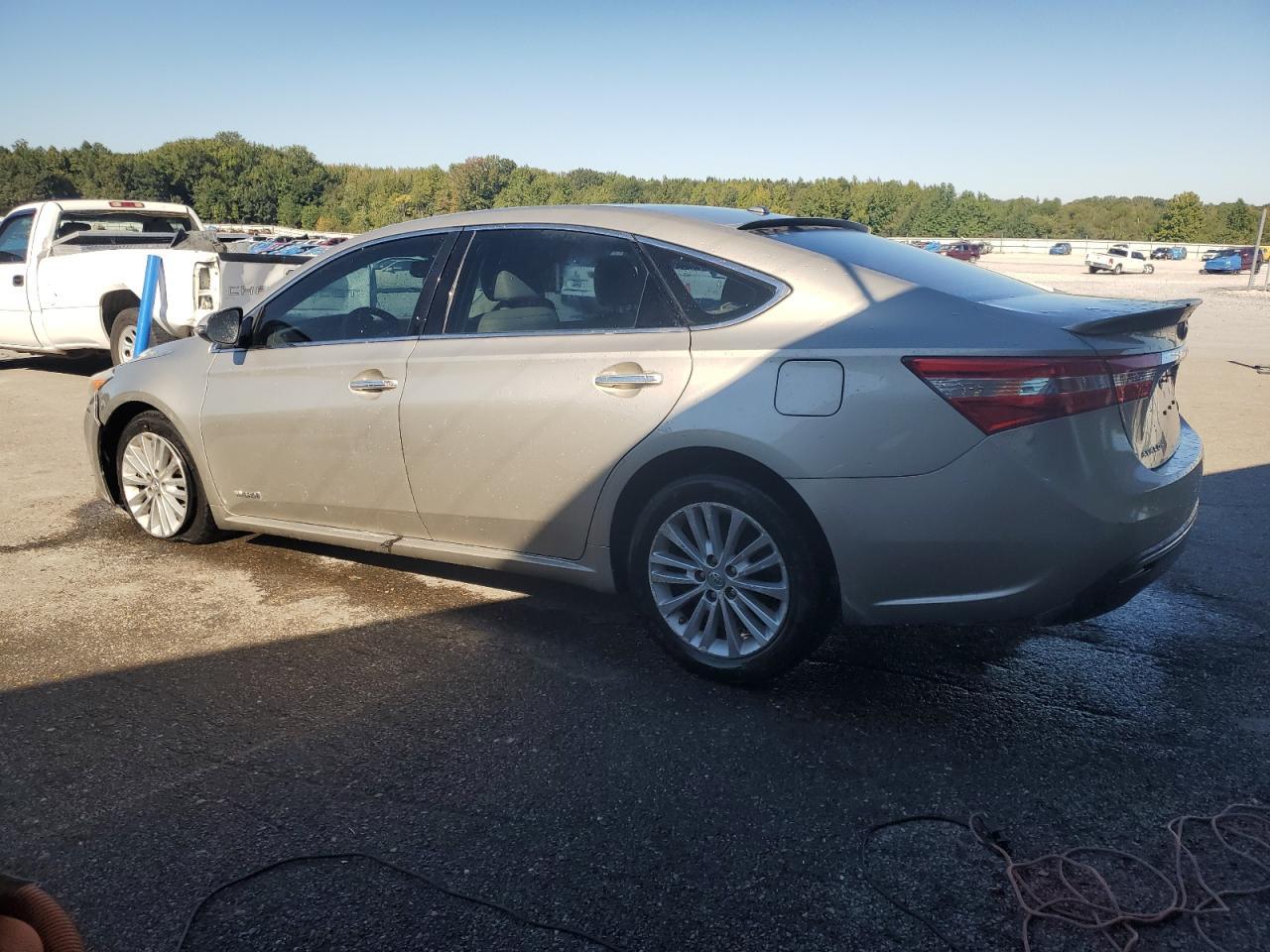 2013 Toyota Avalon Hybrid - Image 2