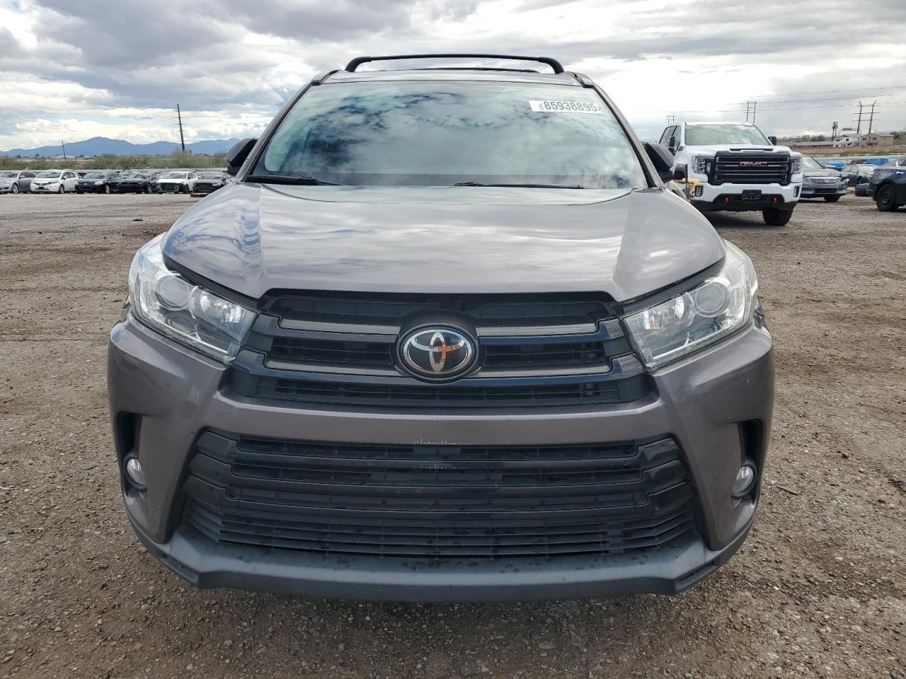 2018 Toyota Highlander Se - Фото 5