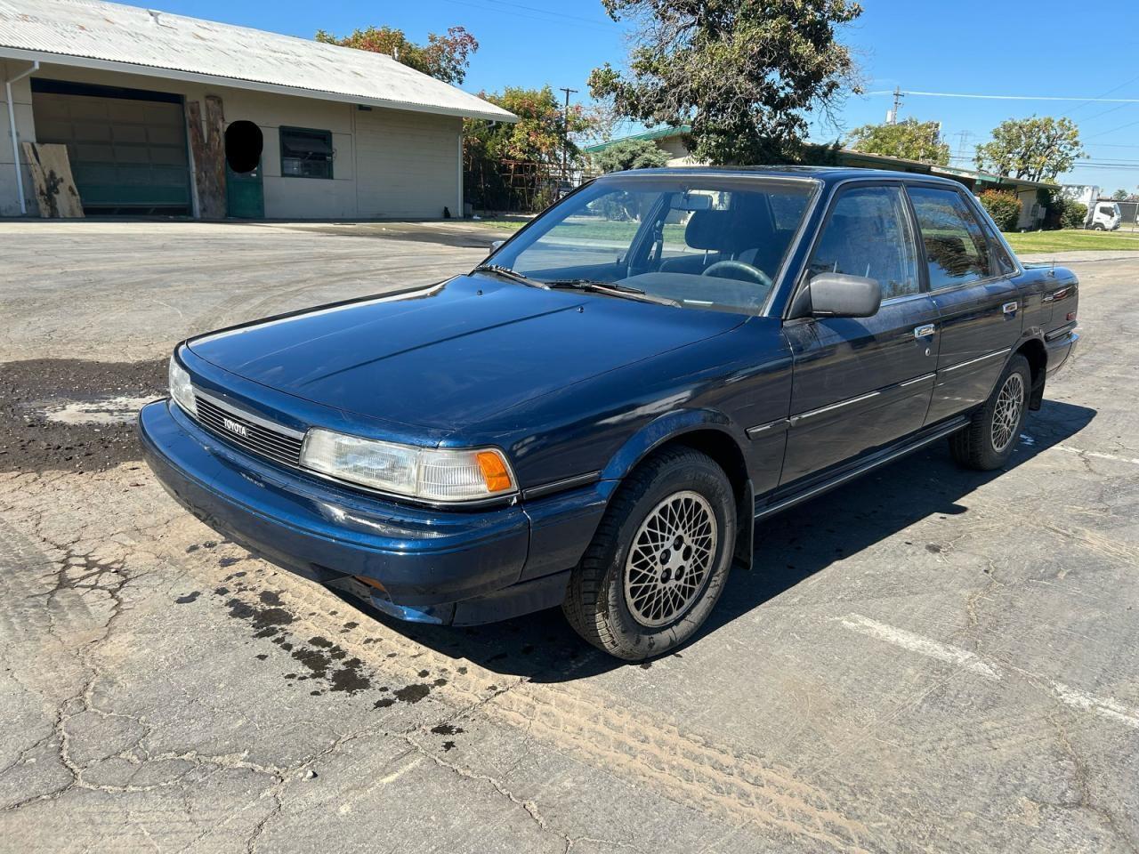 1987 Toyota Camry Le - Фото 2
