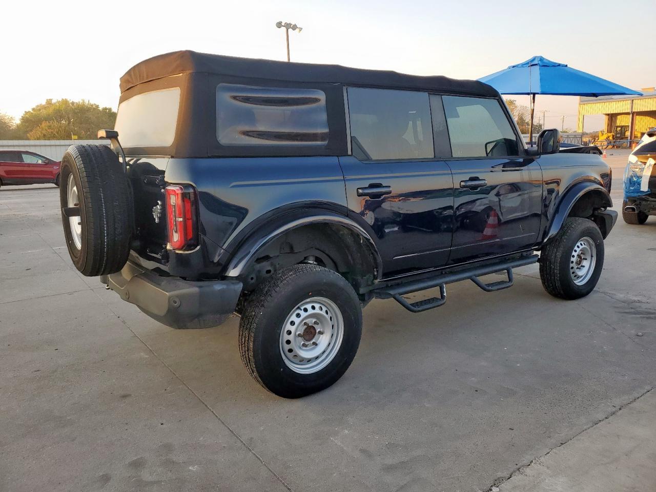 2021 Ford Bronco Base - Фото 3