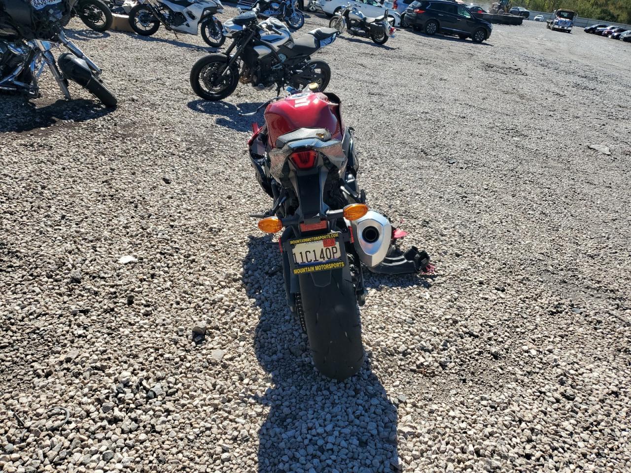 2025 Suzuki Gsx-R1000 - Image 4