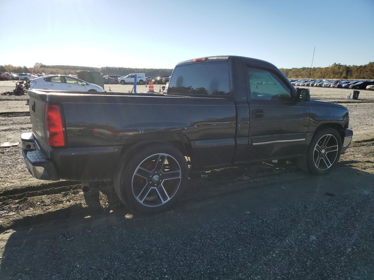 2005 Chevrolet Silverado C1500 - Image 3