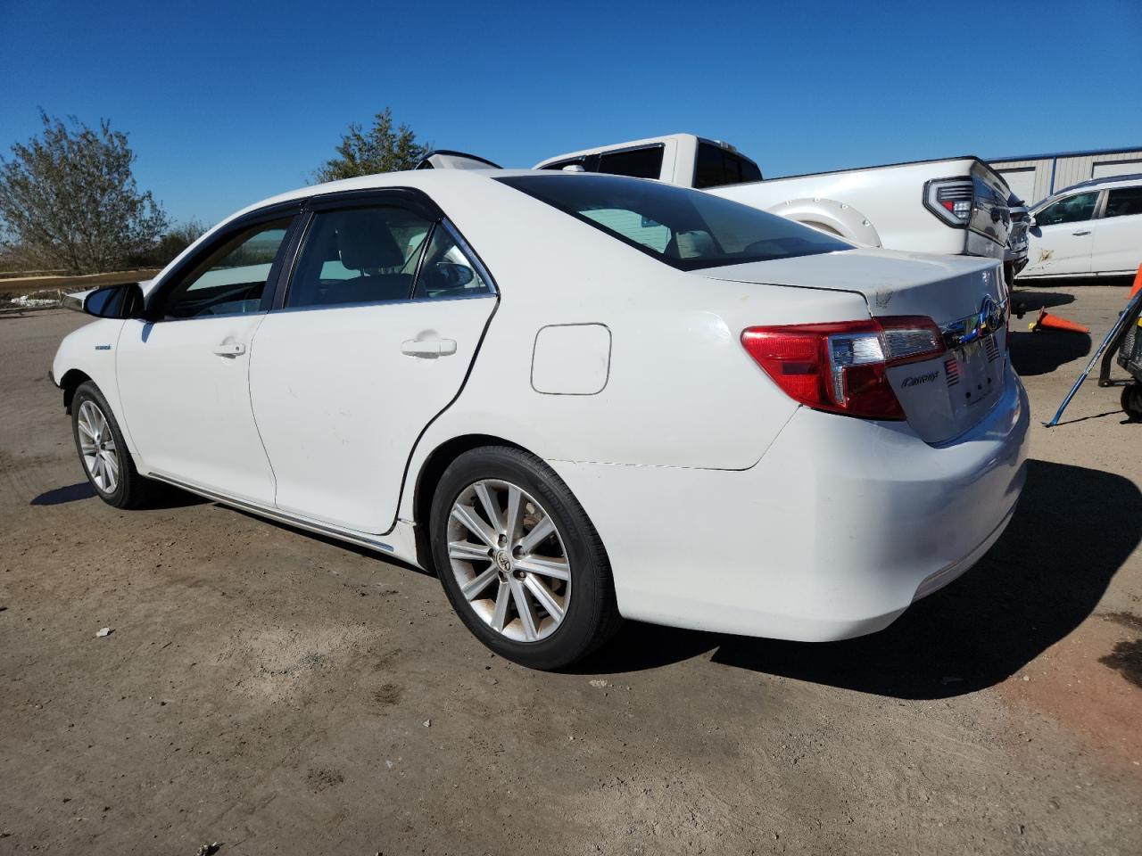 2013 Toyota Camry Hybrid - Image 2