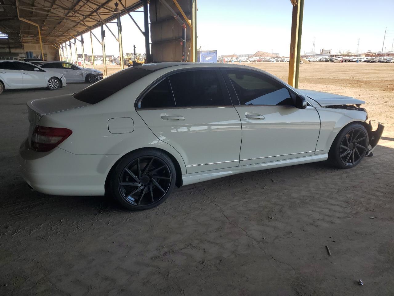 2011 Mercedes-Benz C 300 - Фото 3