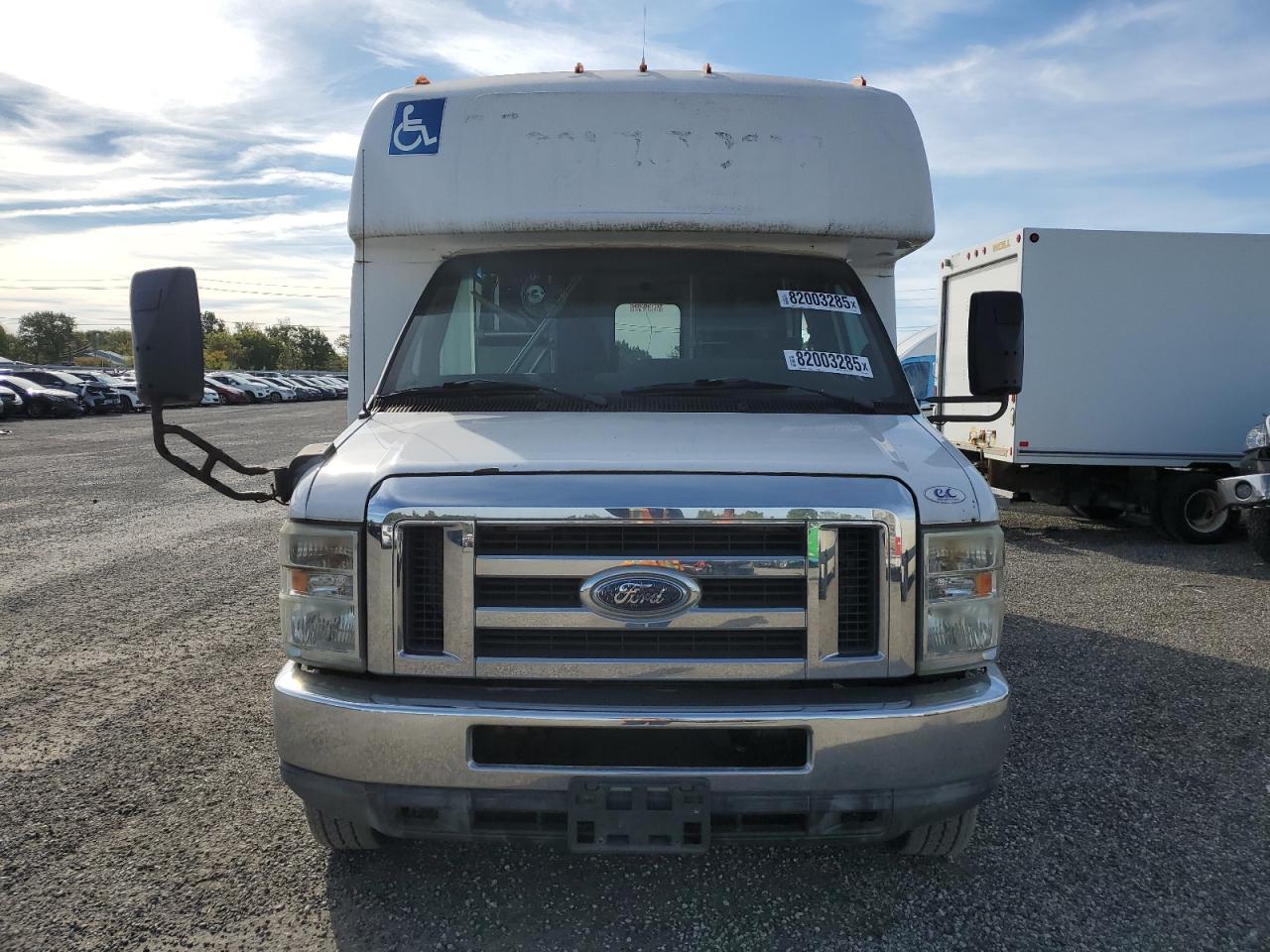 2010 Ford Econoline E350 Super Duty Cutaway Van - Фото 5