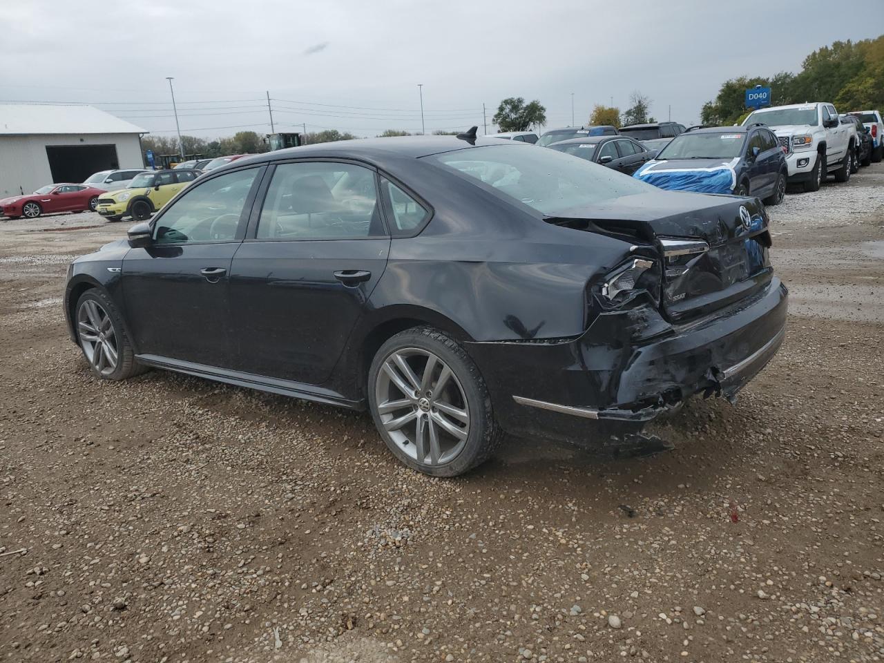 2018 Volkswagen Passat S - Фото 2