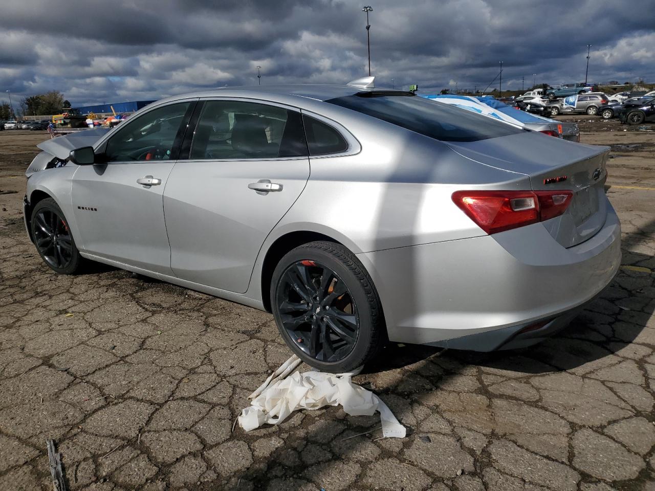2018 Chevrolet Malibu Lt - Image 2