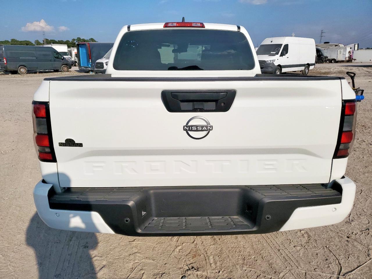 2025 Nissan Frontier S - Image 6