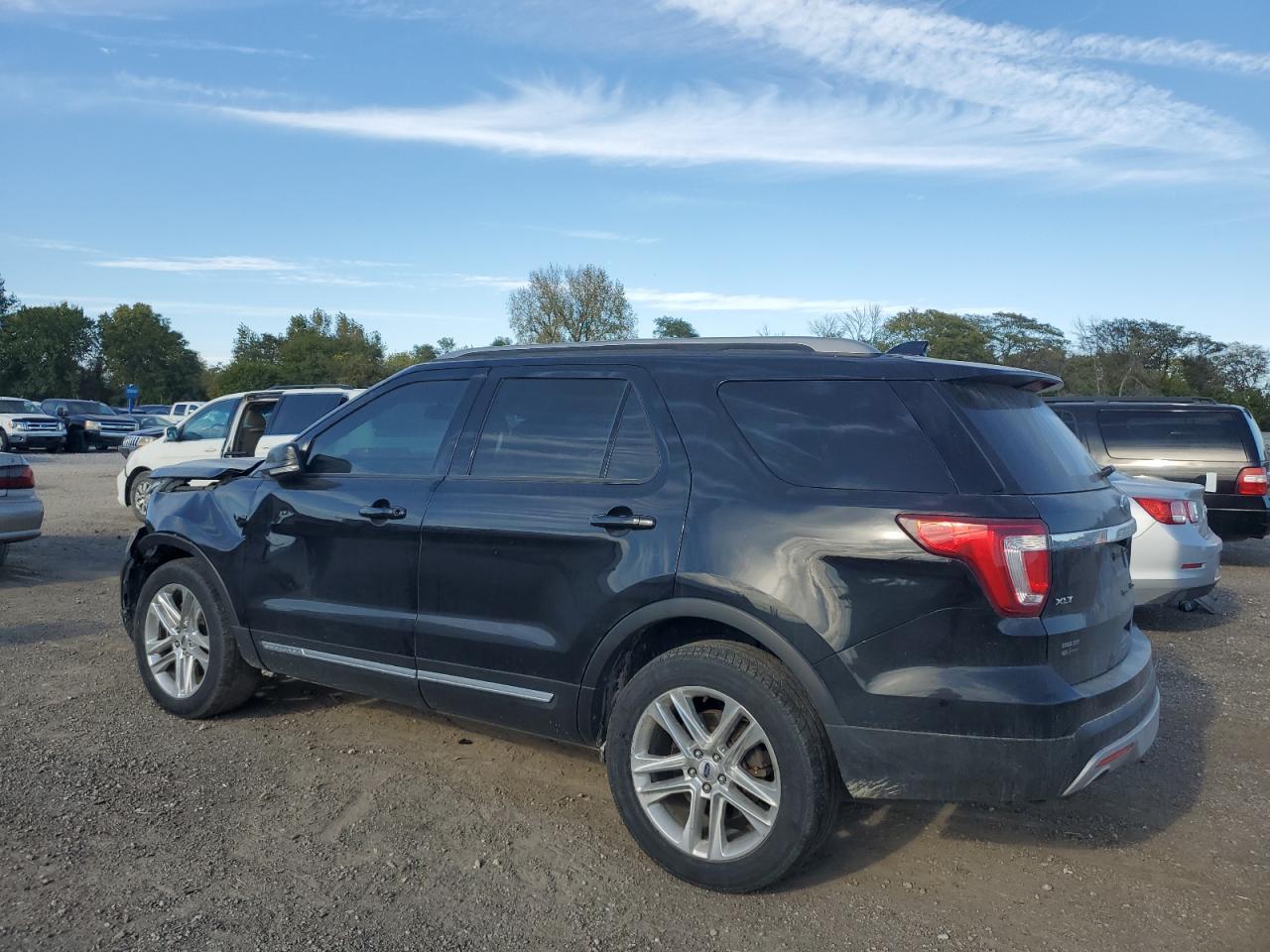 2017 Ford Explorer Xlt - Фото 2