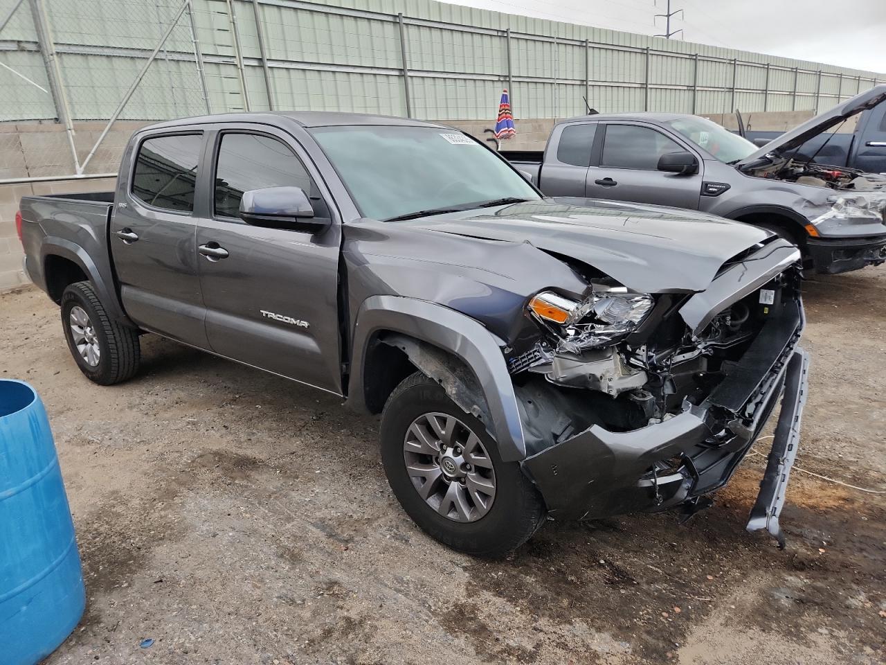 2017 Toyota Tacoma Double Cab - Image 4