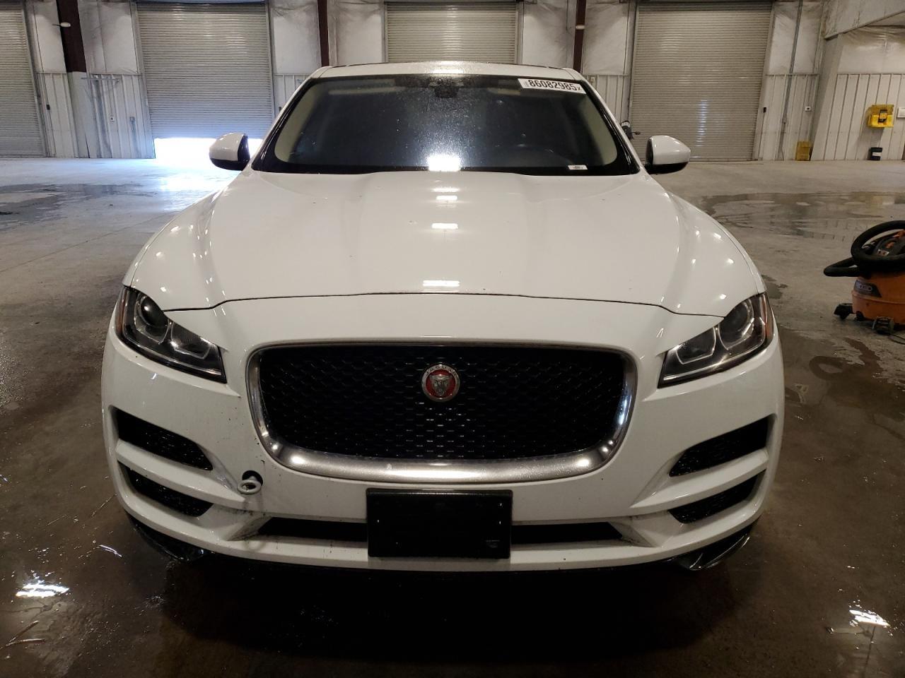 2017 Jaguar F-Pace Premium - Image 5