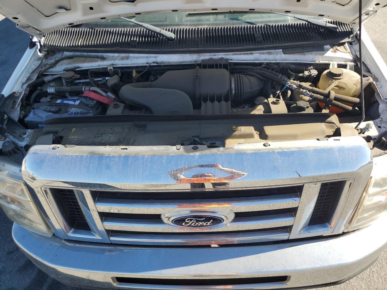 2016 Ford Econoline E450 Super Duty Cutaway Van - Image 7