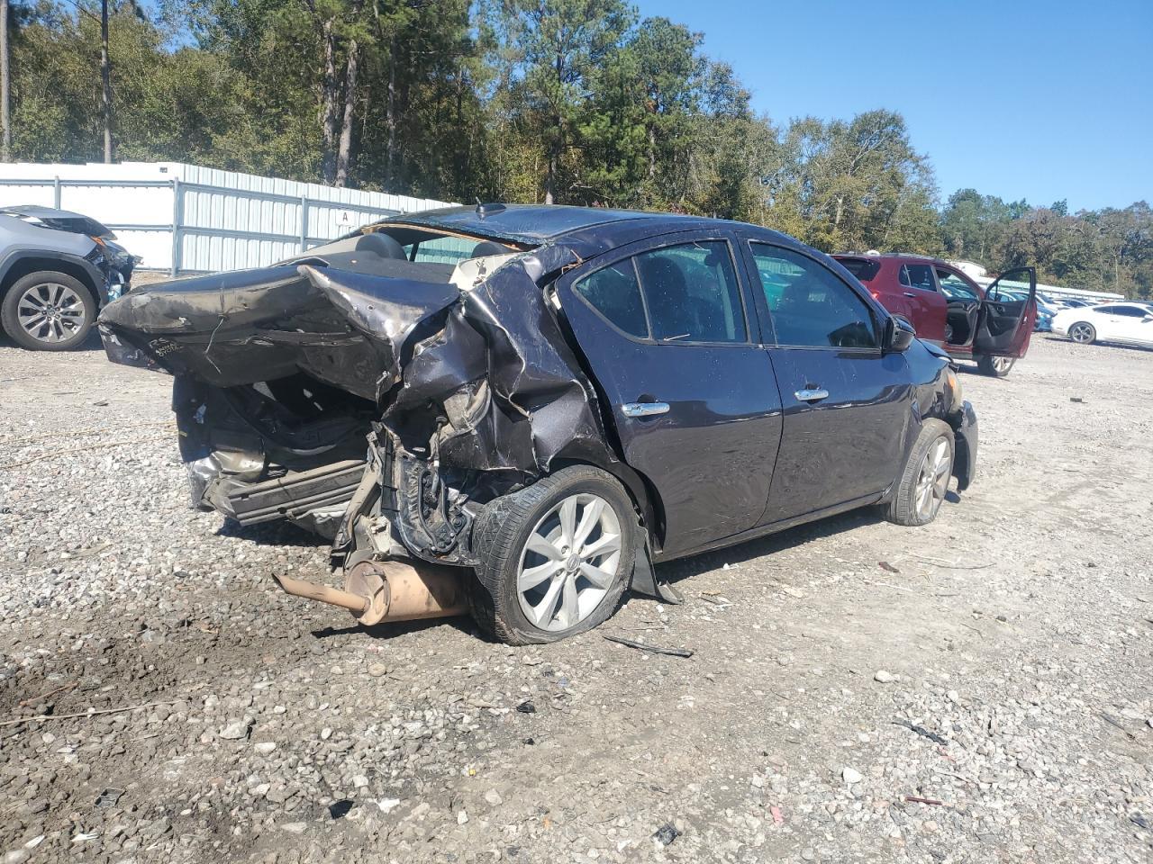 2015 Nissan Versa S - Фото 3