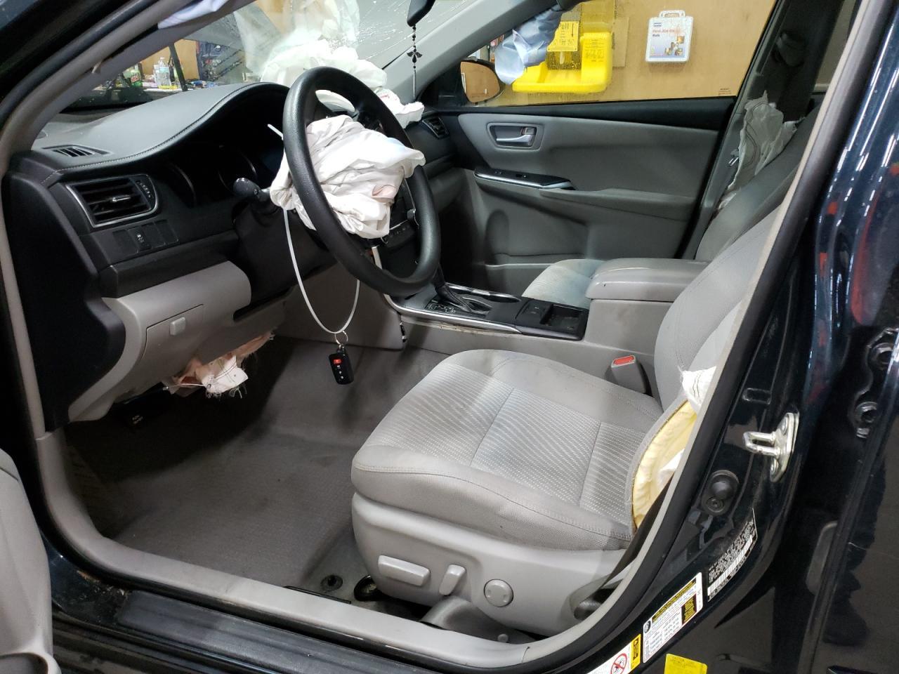 2016 Toyota Camry Hybrid Le - Image 7