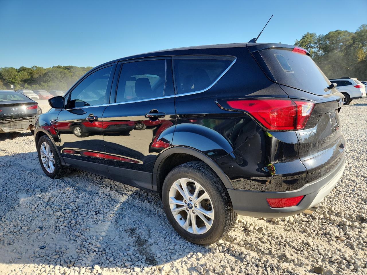 2019 Ford Escape Se - Фото 2