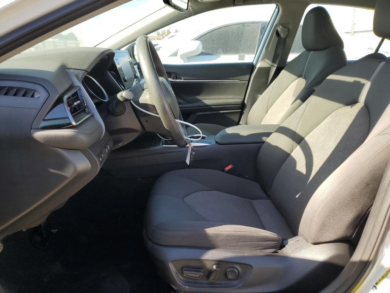 2022 Toyota Camry Le - Фото 7