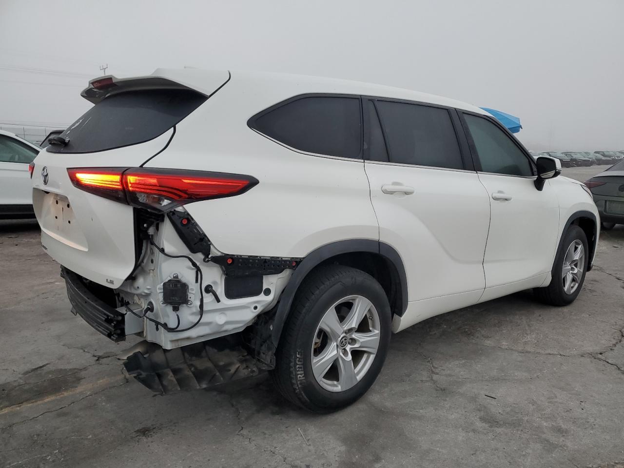 2021 Toyota Highlander L - Image 3