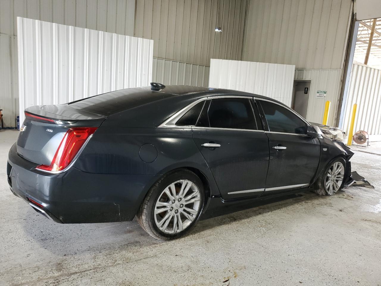 2018 Cadillac Xts Luxury - Image 3