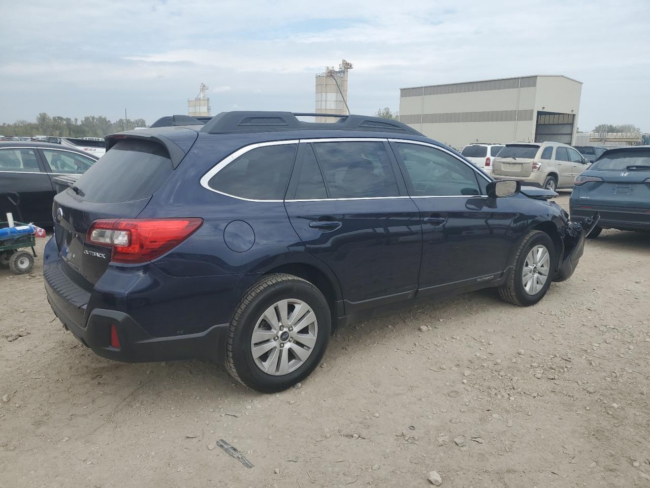 2018 Subaru Outback 2.5I Premium - Image 3