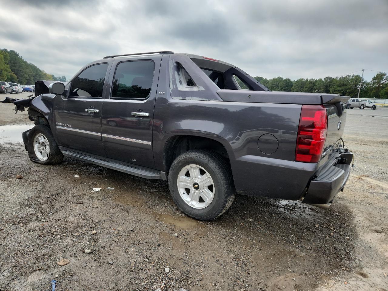 2010 Chevrolet Avalanche Ltz - Фото 2
